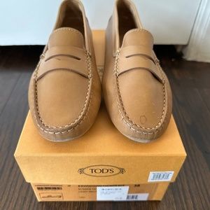Tod's Women's Driving Moccasin Size 38/7.5US